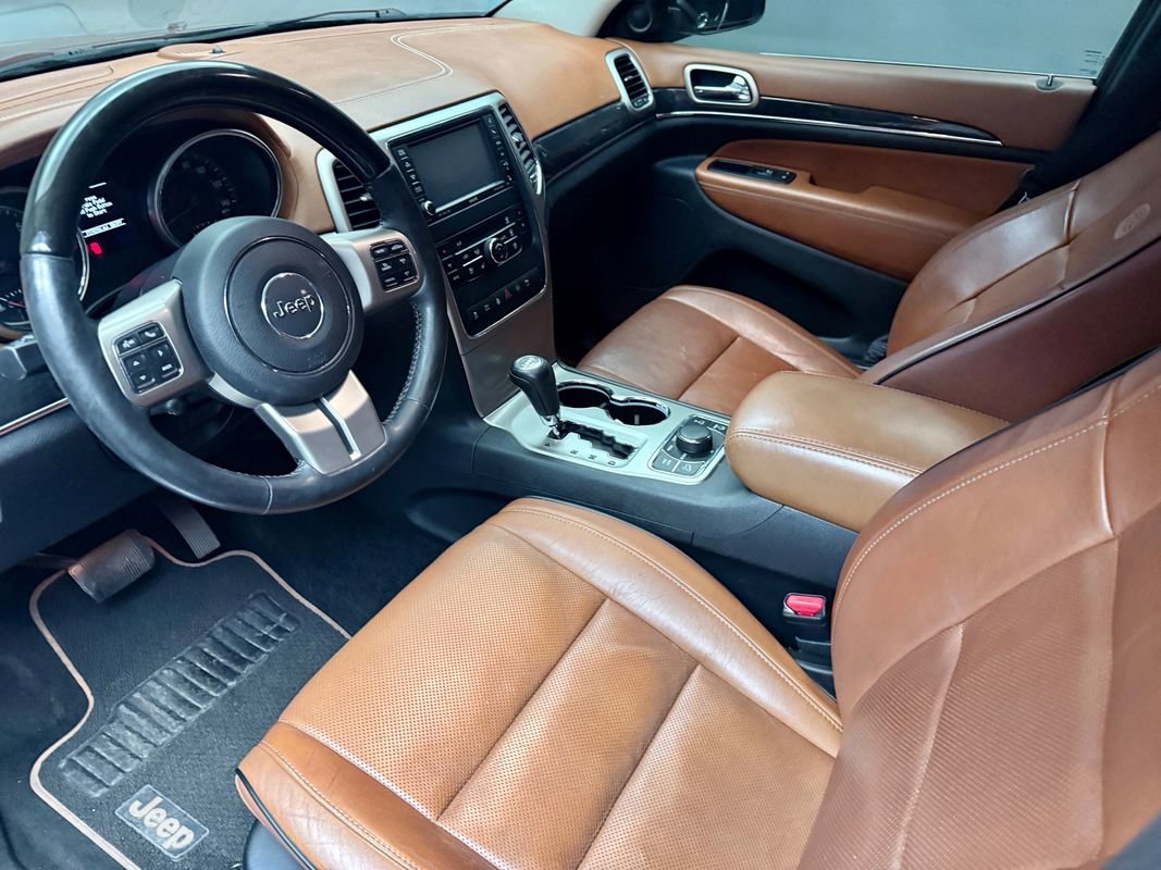 Used 2012 Jeep Grand Cherokee Overland Summit image 9
