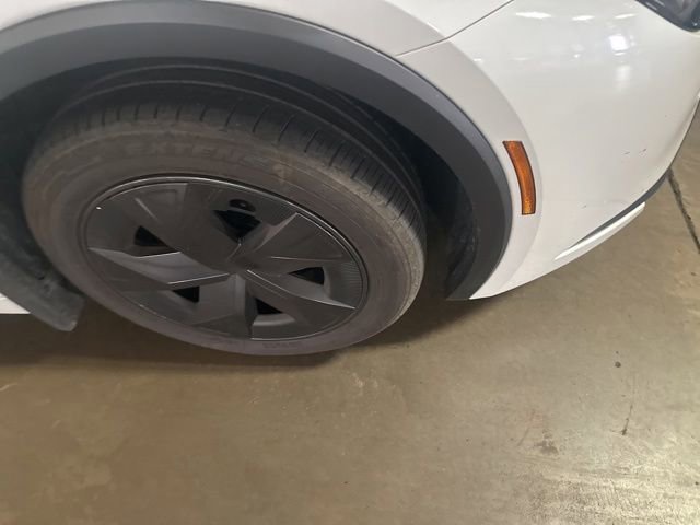 Used 2026 Toyota Prius LE FWD image 7