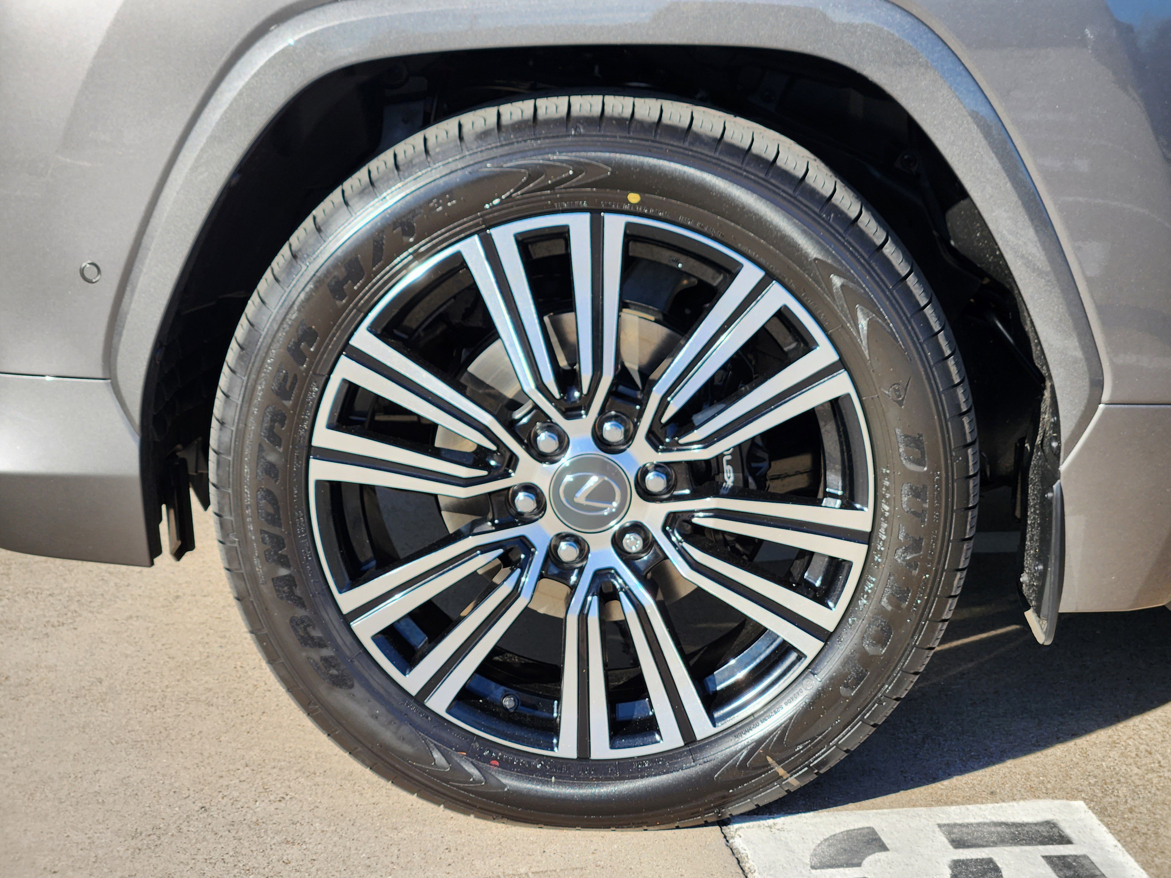 New 2026 Lexus LX 700h Luxury image 6