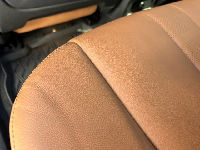 Used 2022 BMW X6 xDrive40i w/ Executive Package AWD/4WD image 16