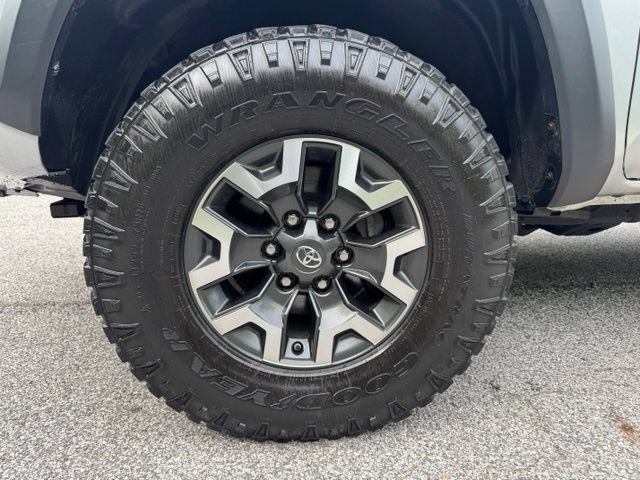 Used 2019 Toyota Tacoma TRD Off-Road AWD/4WD image 2