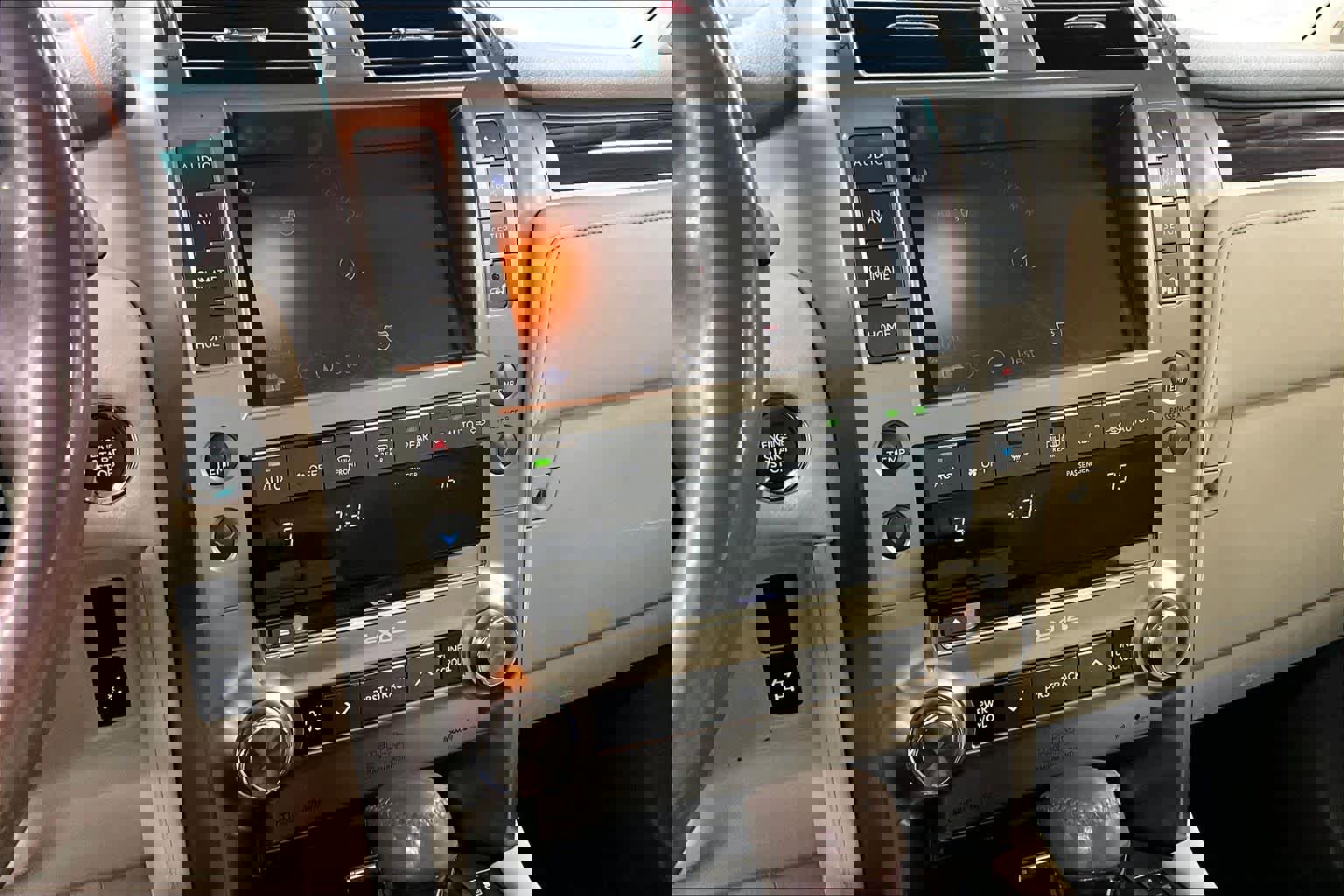 Used 2016 Lexus GX 460 Luxury w/ Preferred Accessory Package AWD/4WD image 35