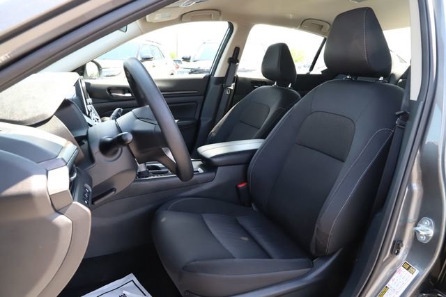 Used 2025 Nissan Altima 2.5 SV FWD image 12