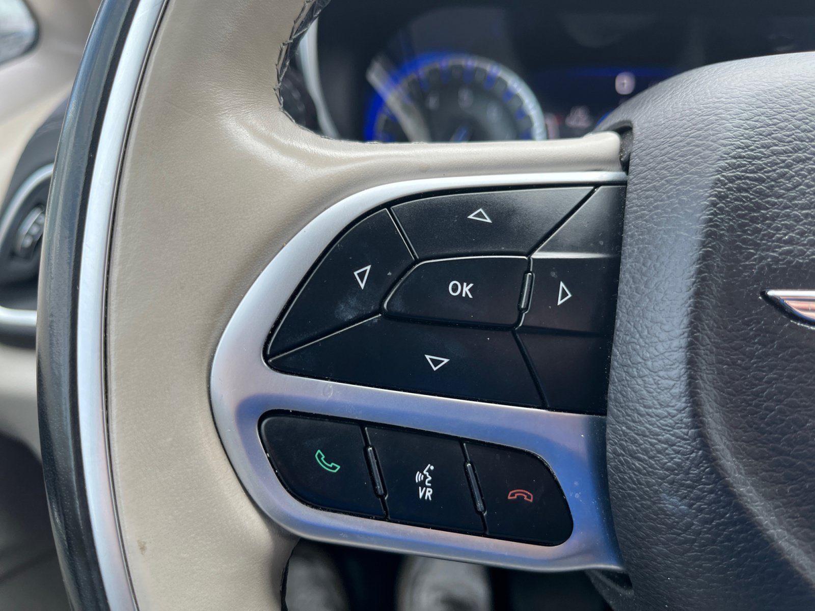 Certified 2018 Chrysler Pacifica Limited FWD image 19