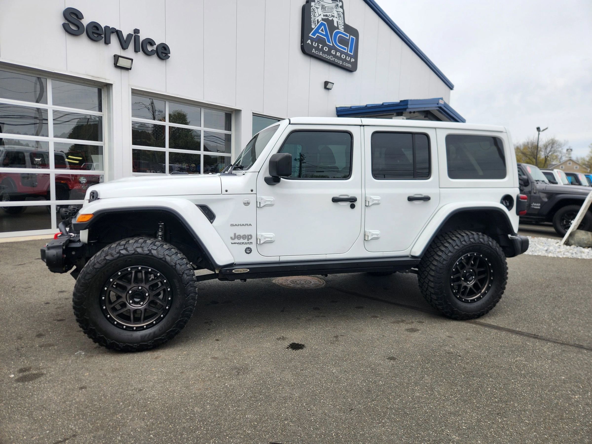 Used 2018 Jeep Wrangler Unlimited Sahara w/ Dual Top Group AWD/4WD image 7