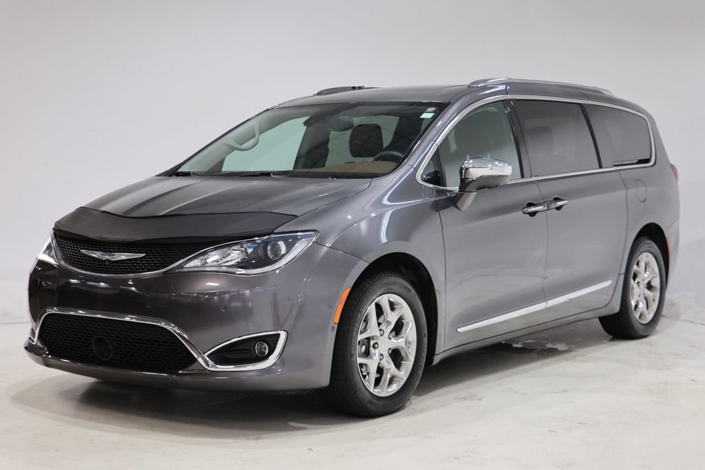 Used 2017 Chrysler Pacifica Limited w/ UConnect Theater Package FWD image 3