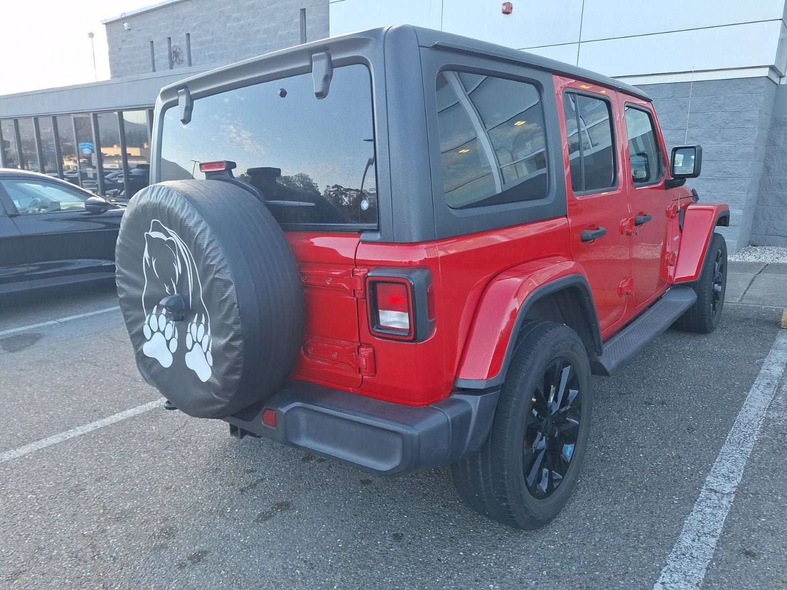 Used 2020 Jeep Wrangler Unlimited Sahara AWD/4WD image 8