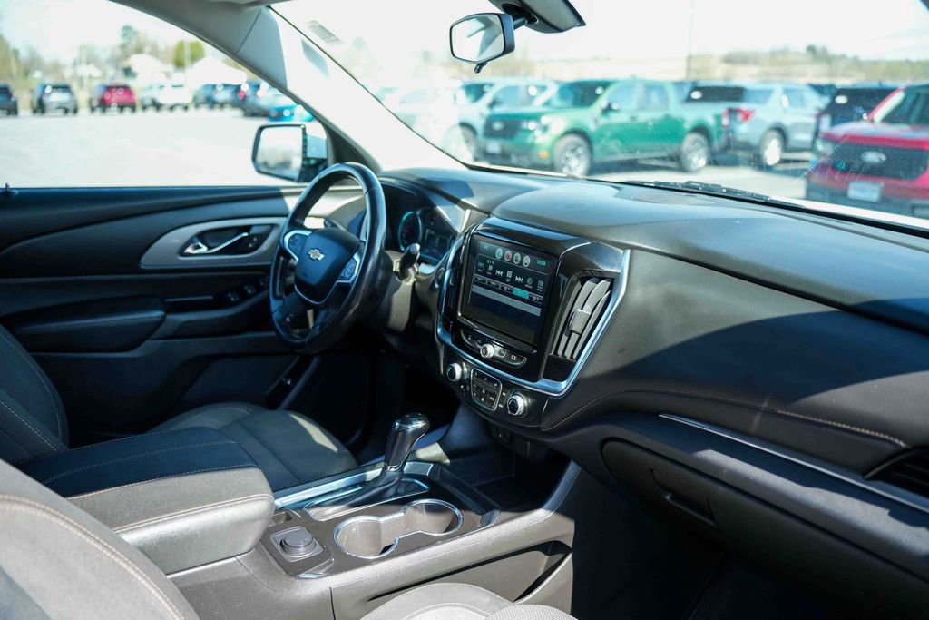Used 2018 Chevrolet Traverse LT image 15