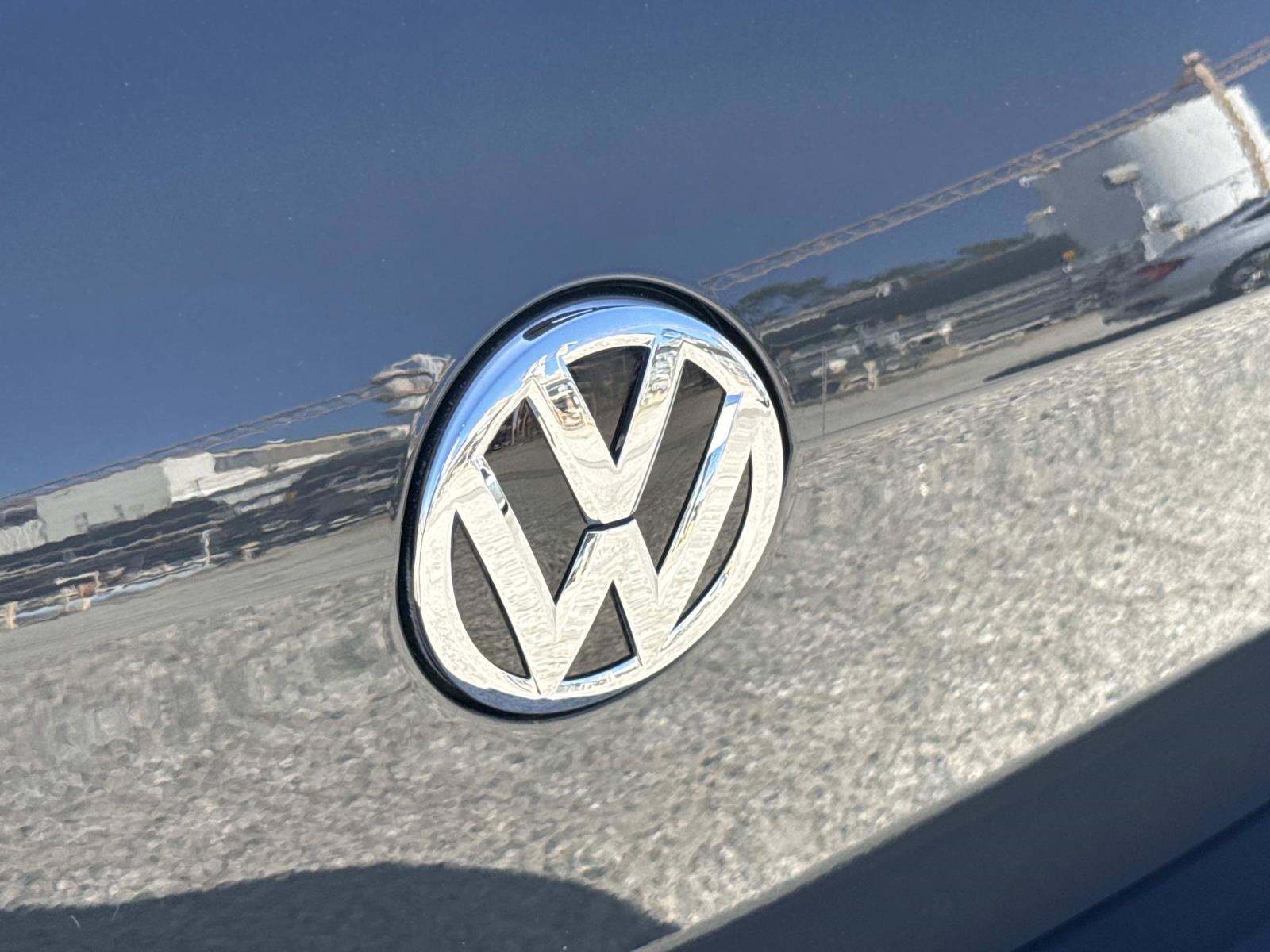 Used 2018 Volkswagen e-Golf SE w/ DC Fast Charging Package FWD image 6