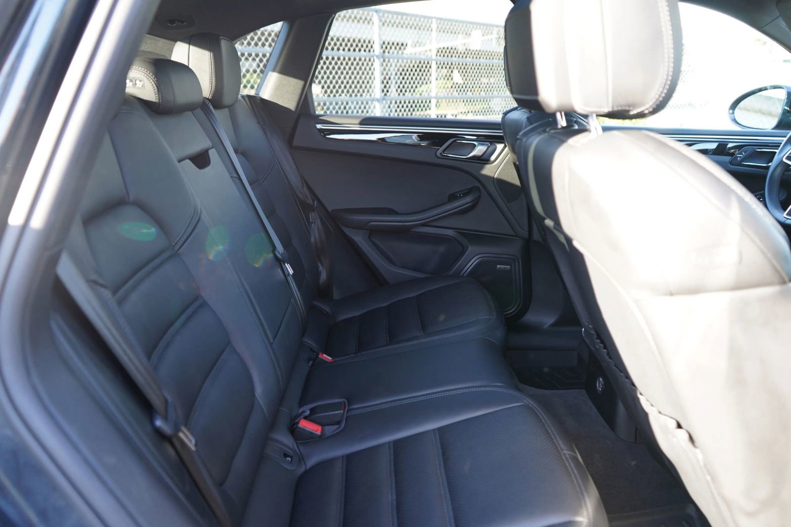 Used 2018 Porsche Macan S image 20