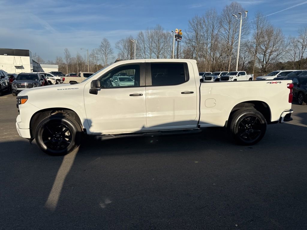 Used 2023 Chevrolet Silverado 1500 Custom image 2