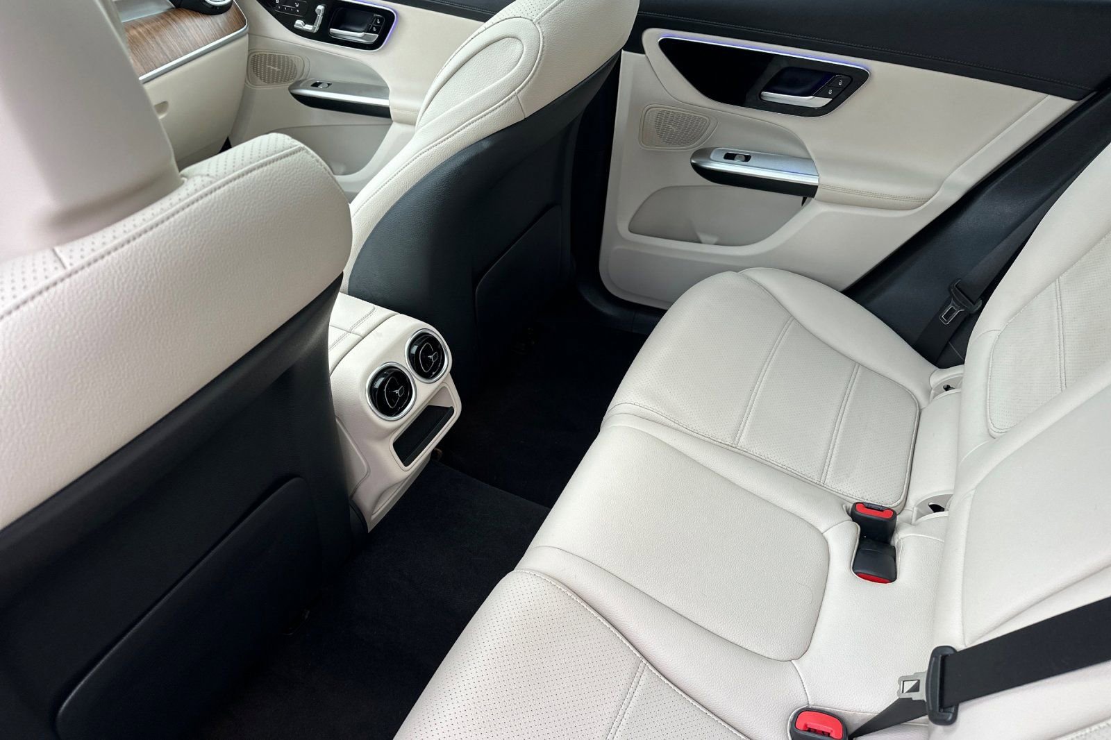 Used 2024 Mercedes-Benz GLC 300 image 14