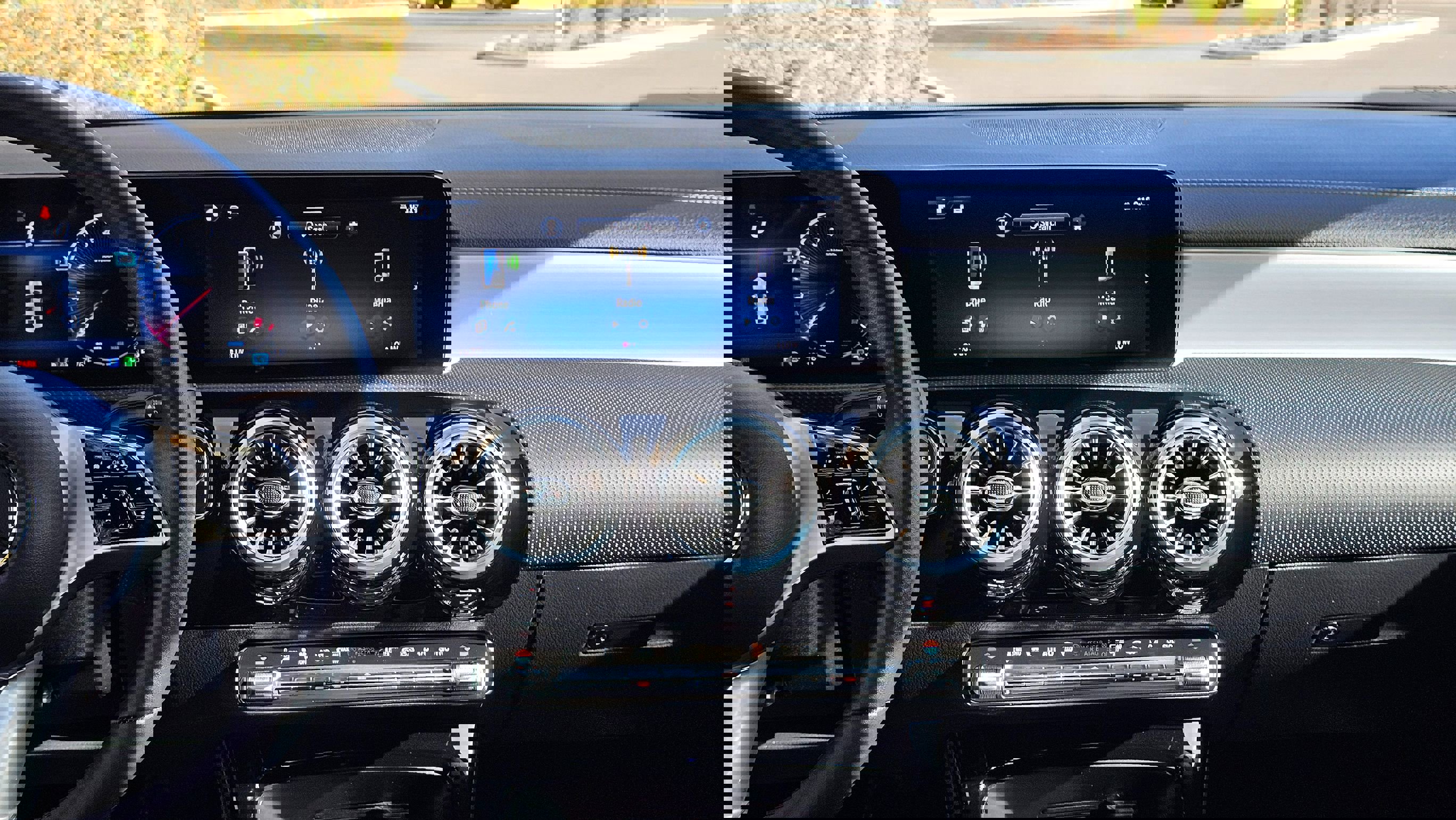 Used 2025 Mercedes-Benz CLA 250 4MATIC image 23