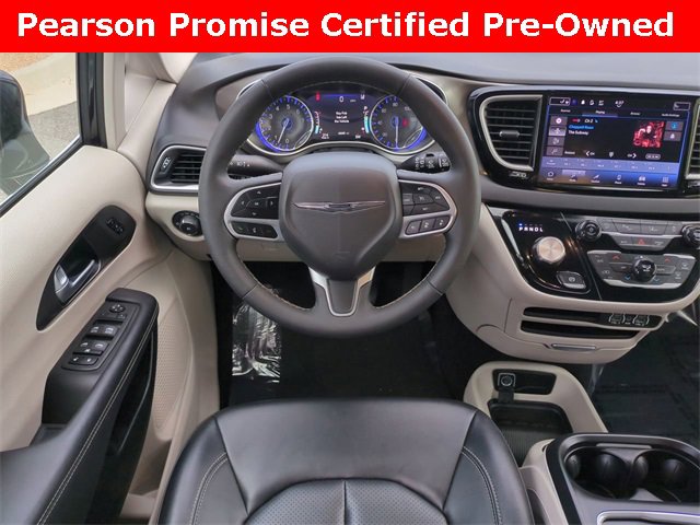 Used 2024 Chrysler Pacifica Touring-L image 16