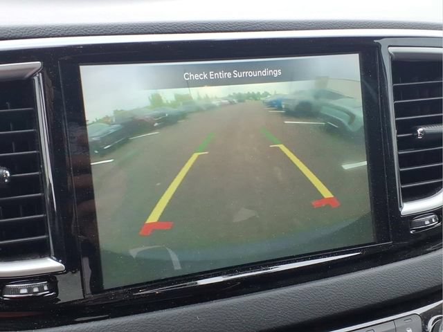 Used 2023 Chrysler Pacifica Touring-L FWD image 9
