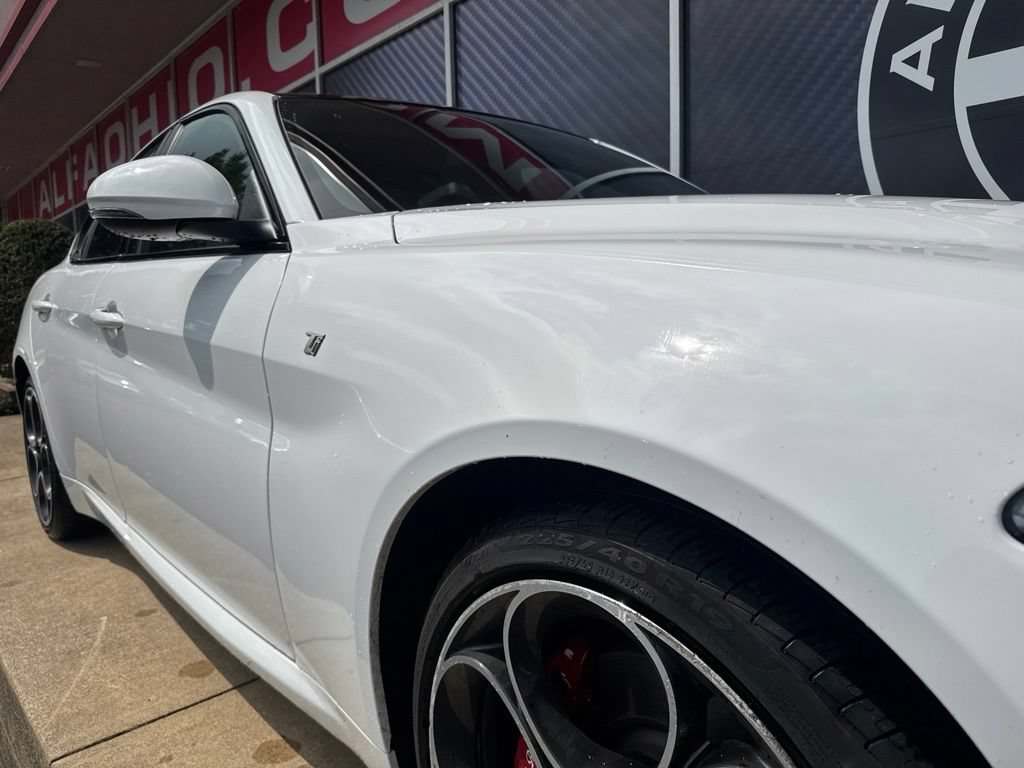 Used 2022 Alfa Romeo Giulia Ti AWD/4WD image 2