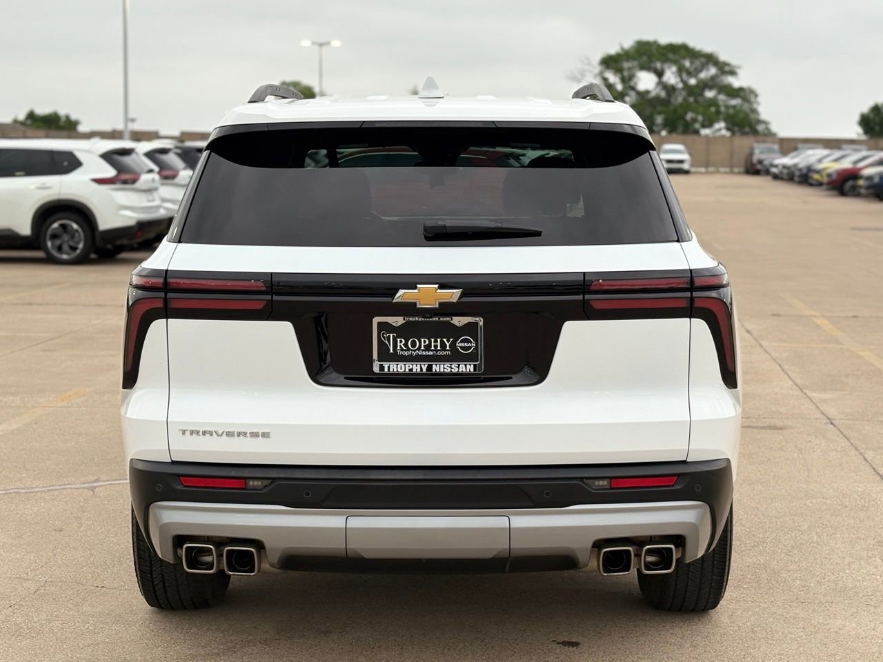 Used 2025 Chevrolet Traverse LT image 7