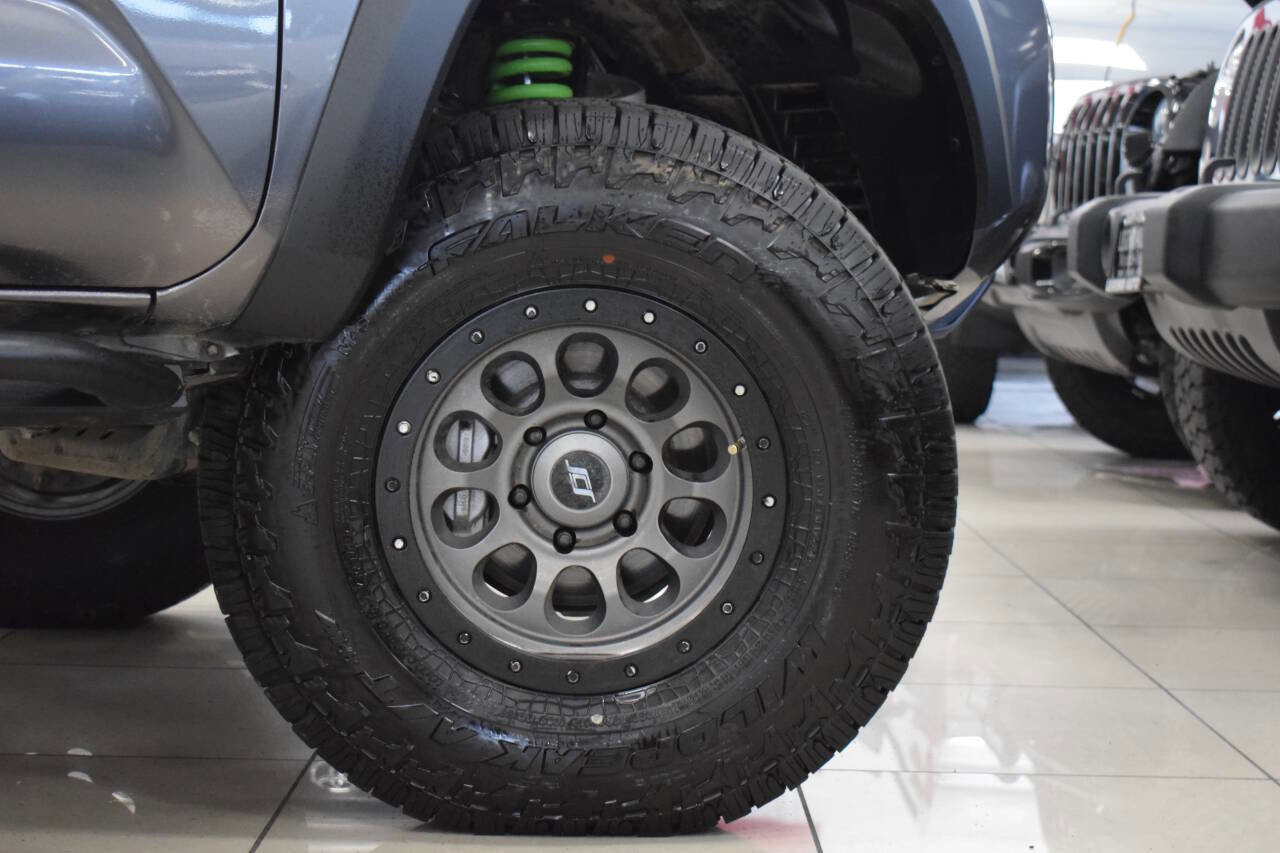 Used 2017 Toyota Tacoma TRD Off-Road image 38
