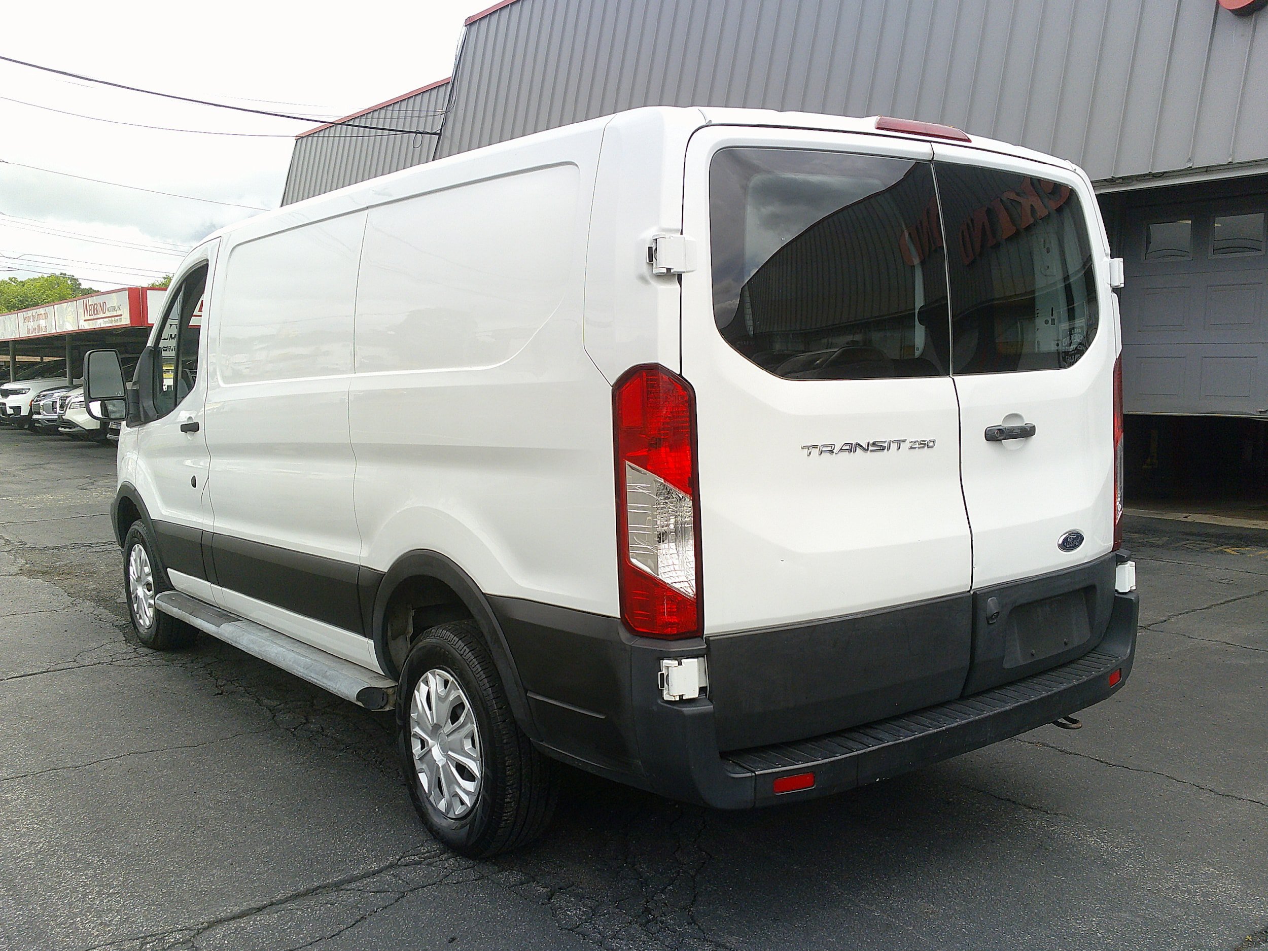 Used 2019 Ford Transit 250 130 Low Roof w/ Exterior Upgrade Package RWD image 3
