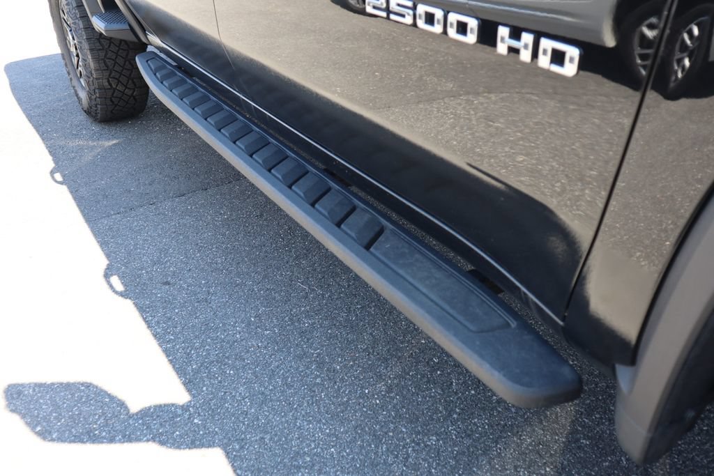 Used 2024 Chevrolet Silverado 2500 ZR2 w/ Technology Package AWD/4WD image 26