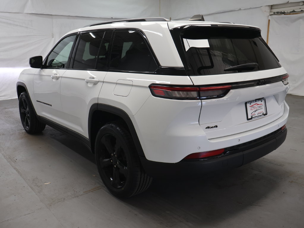 Used 2023 Jeep Grand Cherokee Altitude AWD/4WD image 5