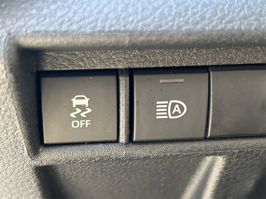 Used 2023 Toyota Sienna Platinum image 28