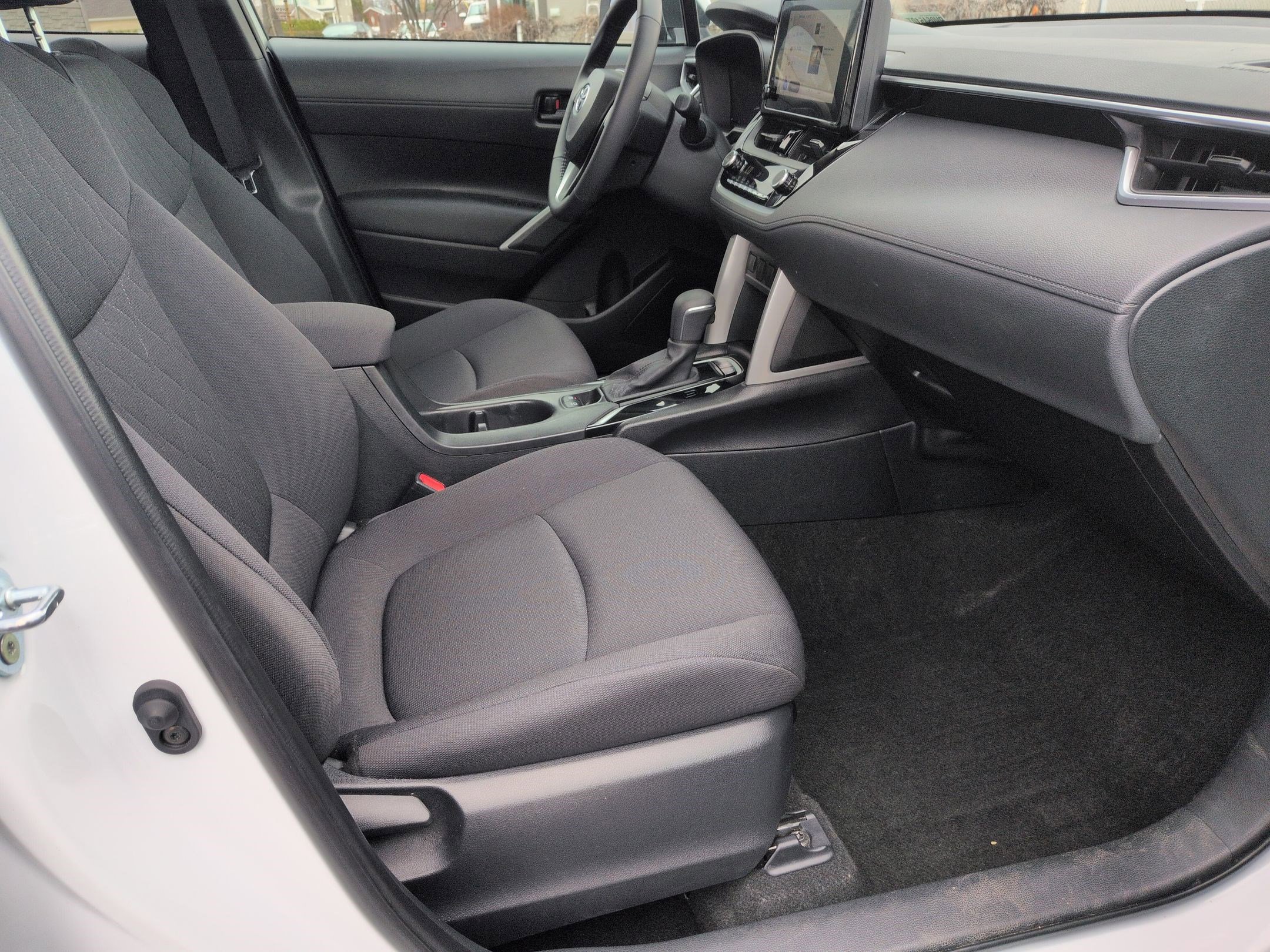 Used 2023 Toyota Corolla Cross LE w/ Moonroof Package image 34