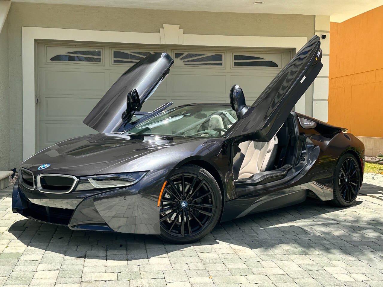 Used 2019 BMW i8 Roadster AWD/4WD image 1