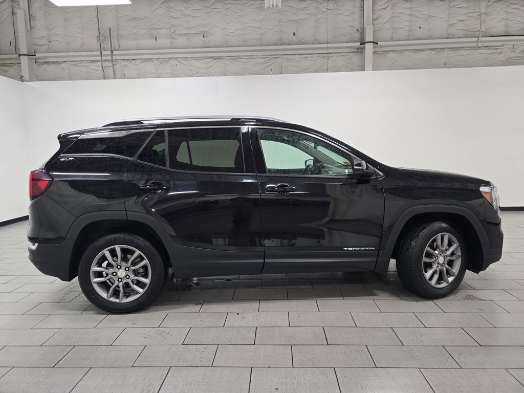 Used 2024 GMC Terrain SLT image 16