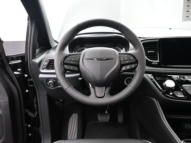 New 2025 Chrysler Pacifica Limited FWD image 27