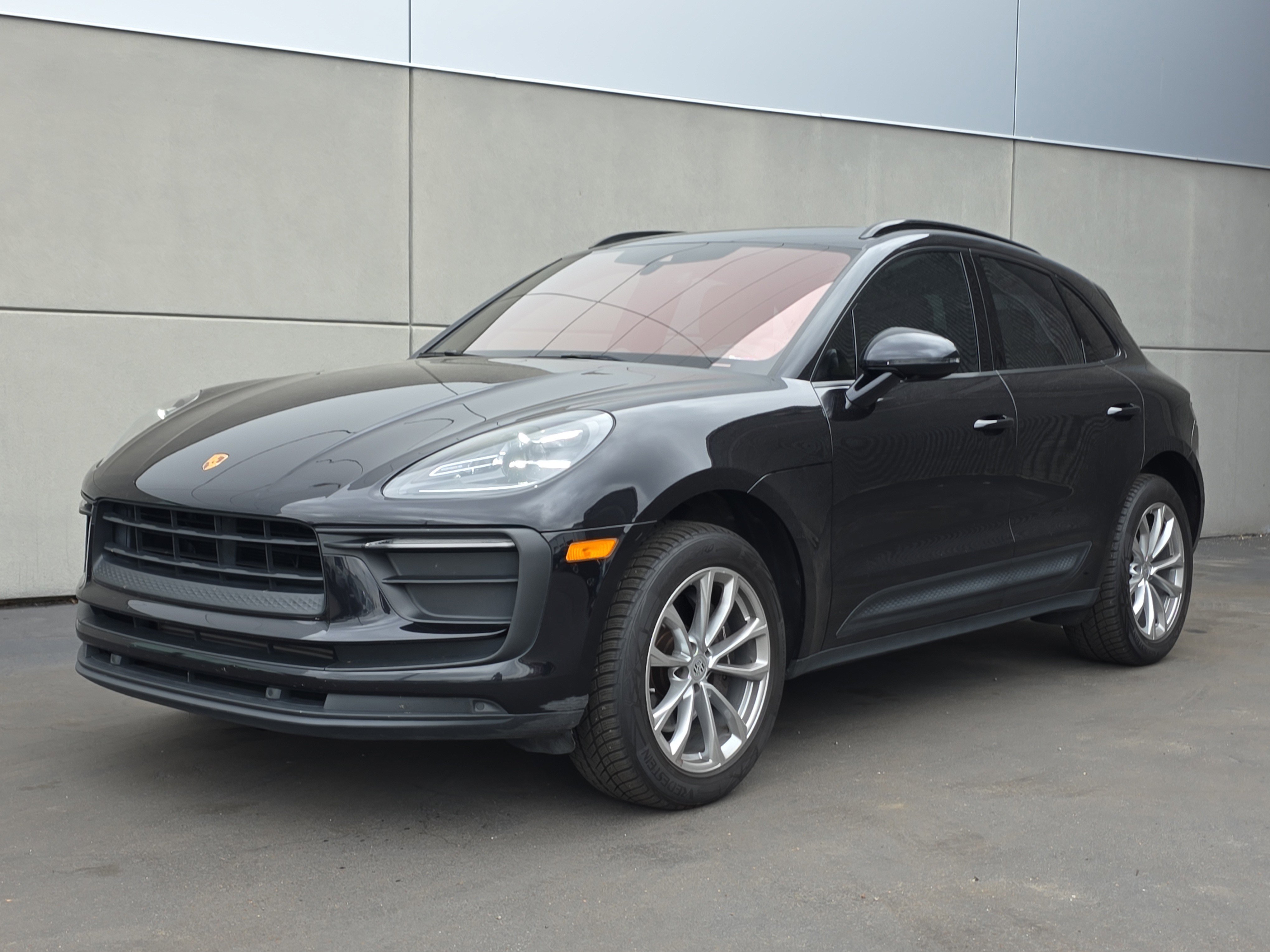 Used 2022 Porsche Macan AWD/4WD image 1