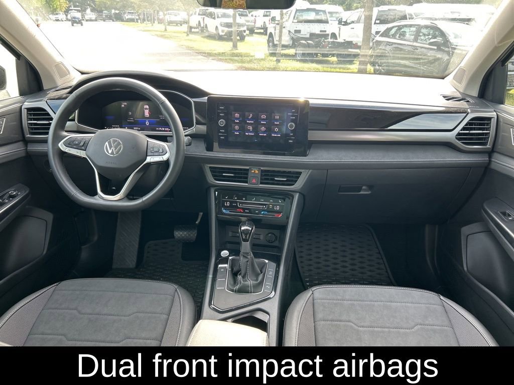 Certified 2025 Volkswagen Taos SE image 10