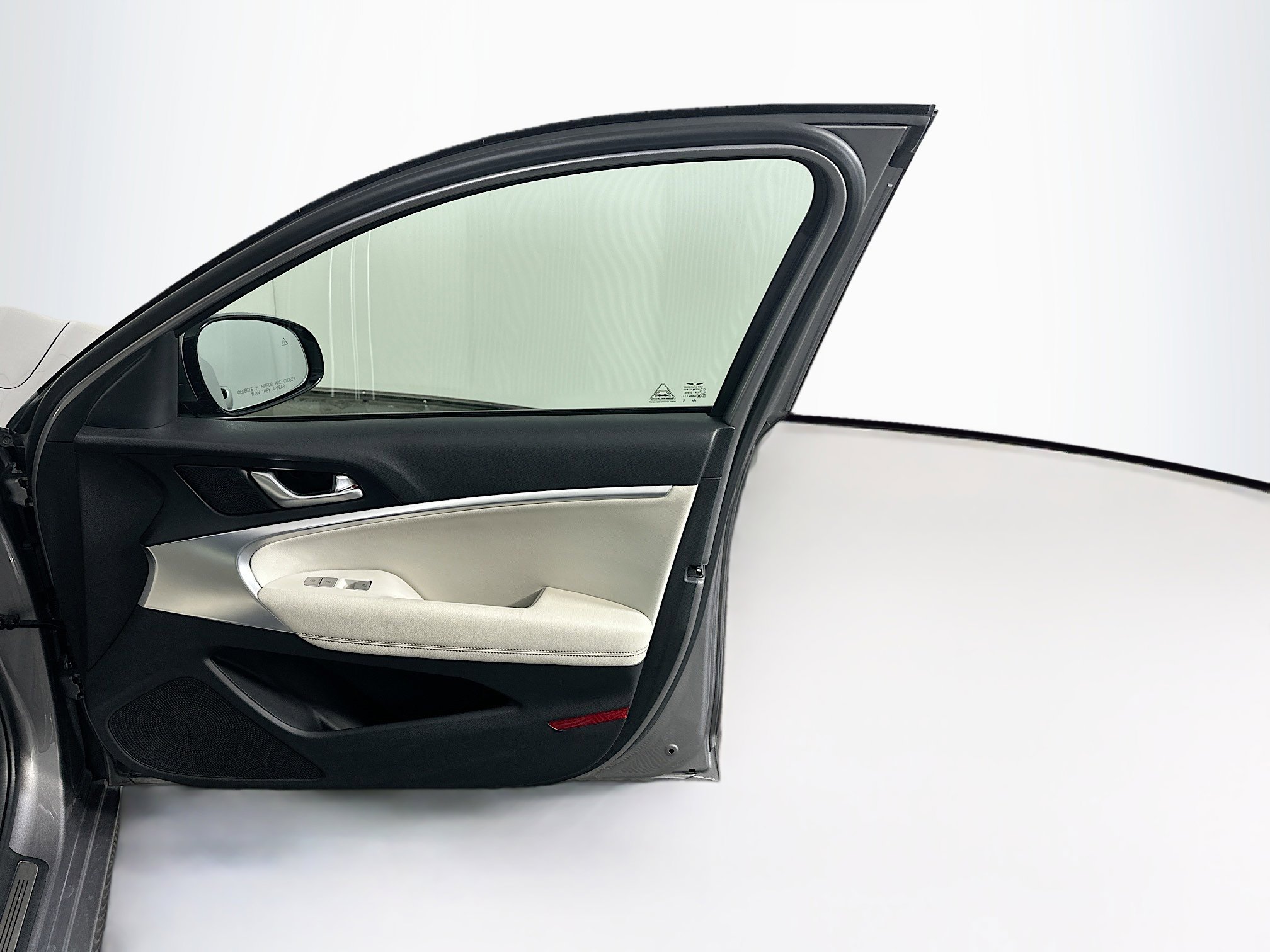 Used 2025 Genesis G70 2.5T image 33