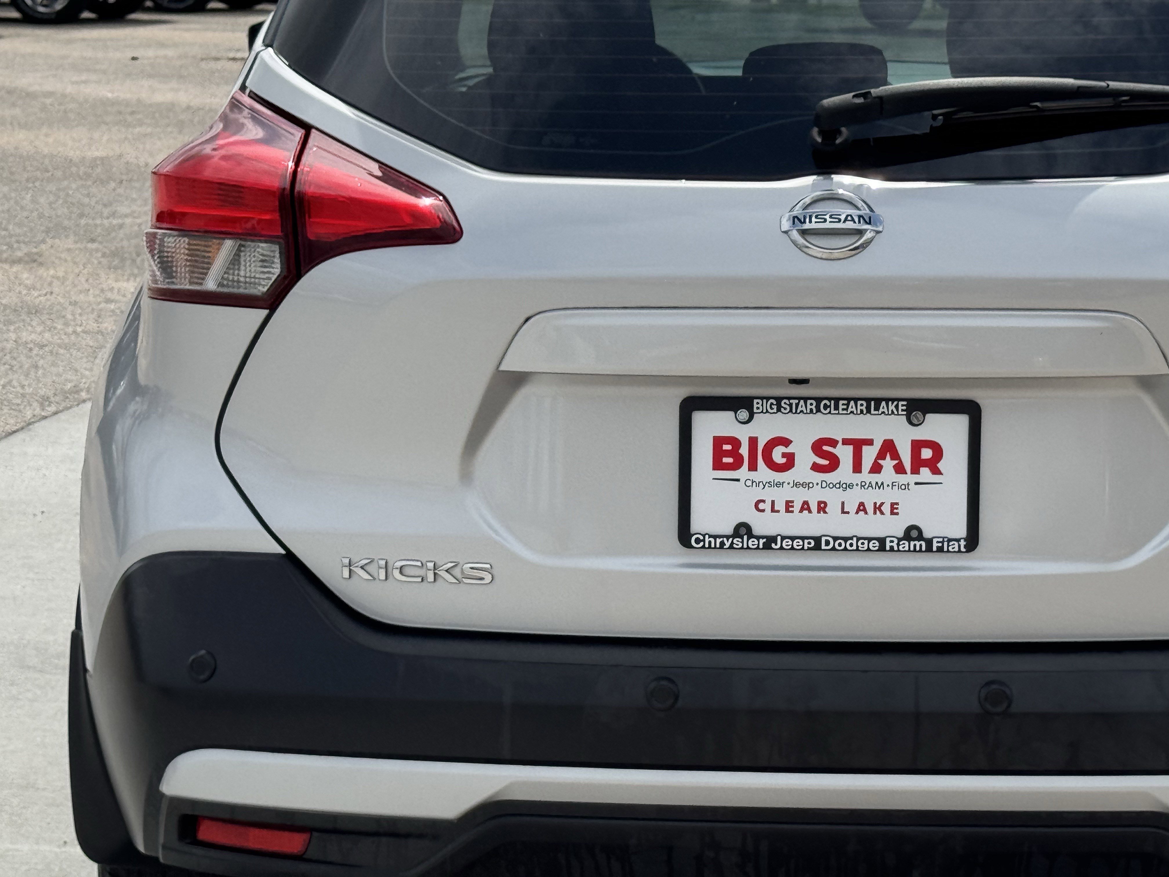 Used 2020 Nissan Kicks SR image 11