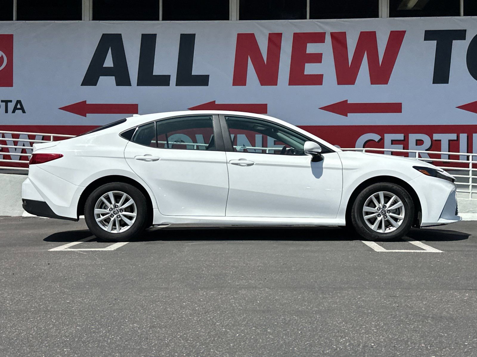 Used 2025 Toyota Camry LE FWD image 6