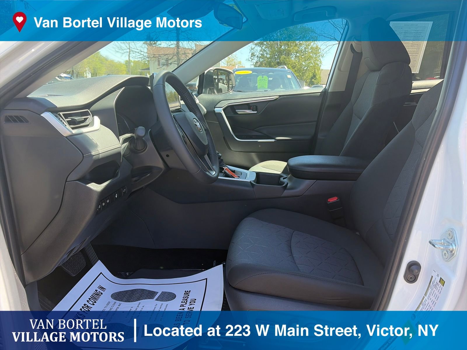 Used 2025 Toyota RAV4 XLE w/ Convenience Package AWD/4WD image 10