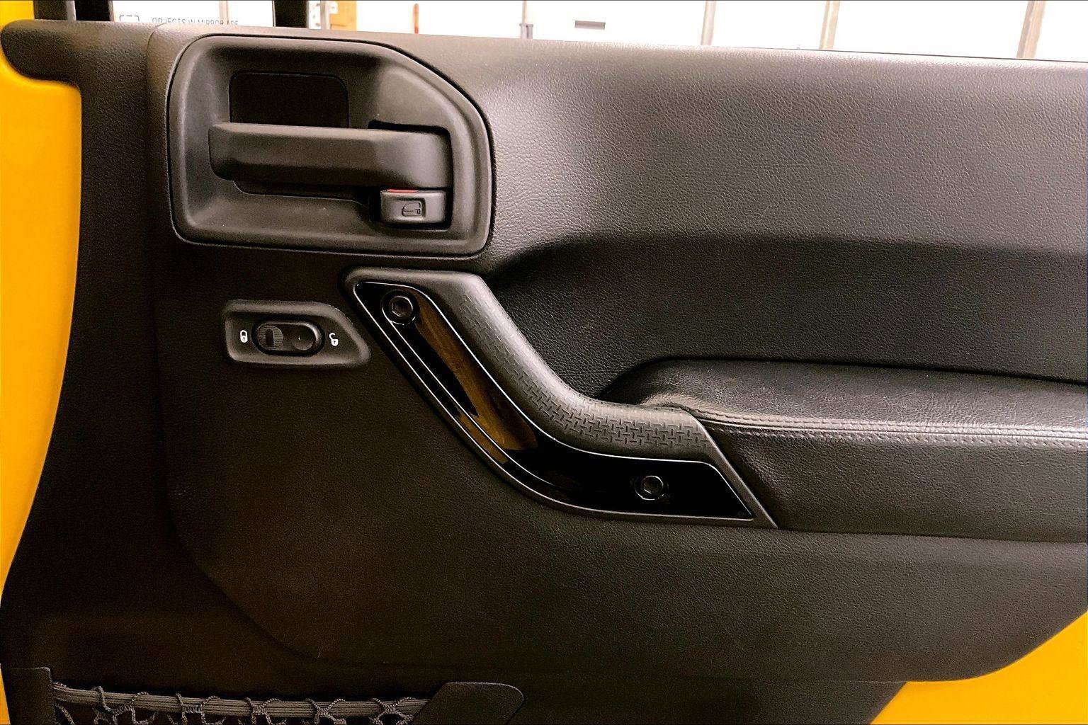 Used 2015 Jeep Wrangler Unlimited Sahara image 23