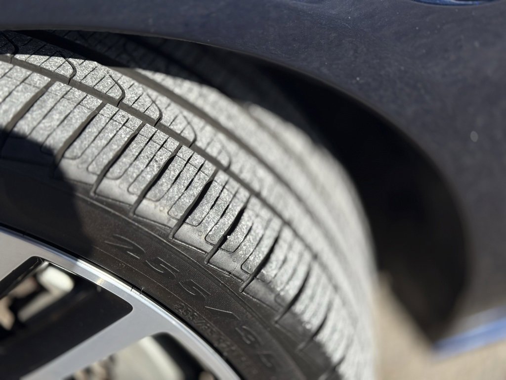 Certified 2024 Jaguar XF R-Dynamic SE image 7