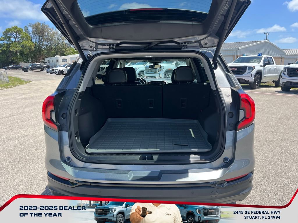 Used 2021 GMC Terrain SLT w/ Elevation Edition image 10