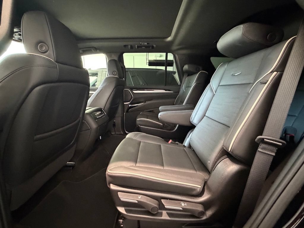 Used 2026 Cadillac Escalade Sport AWD/4WD image 12