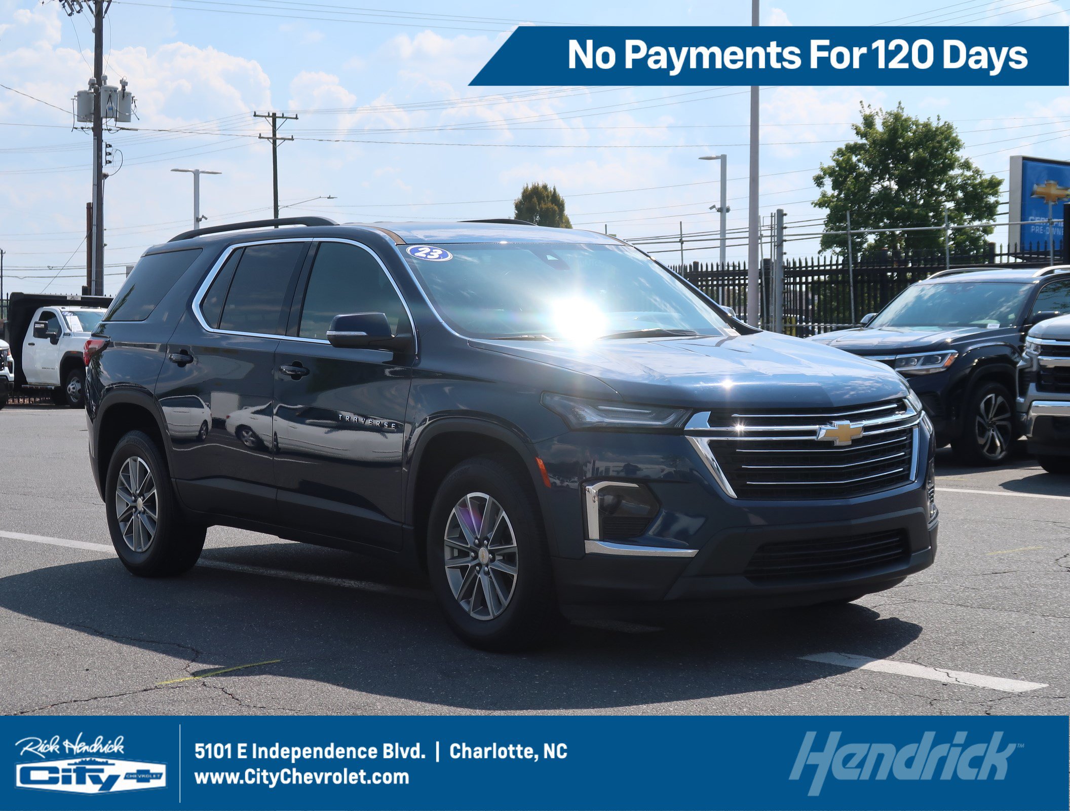 Used 2023 Chevrolet Traverse LT