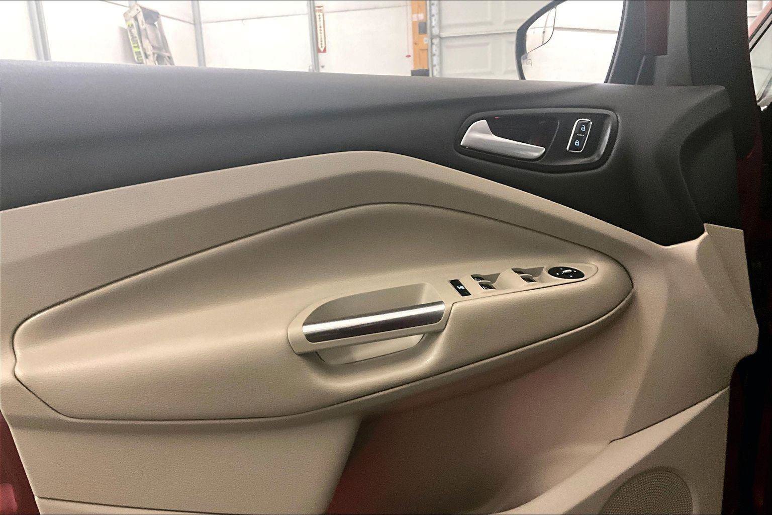 Used 2015 Ford C-MAX Energi SEL w/ Equipment Group 302A image 23