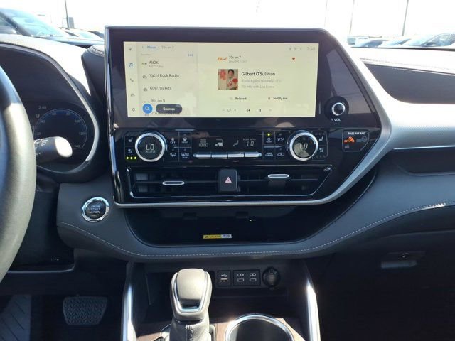 Used 2023 Toyota Highlander Platinum image 10