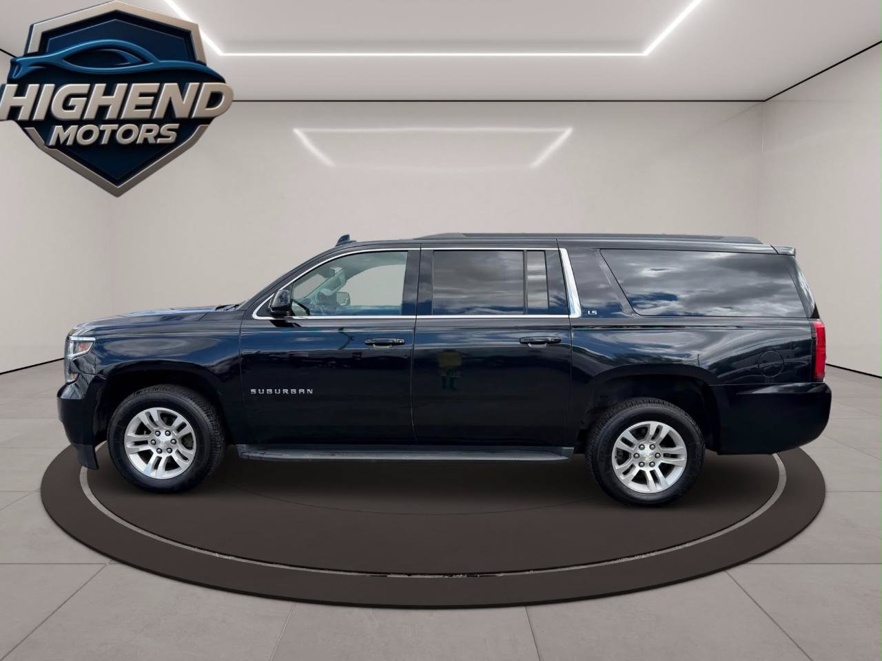 Used 2016 Chevrolet Suburban LS RWD image 3