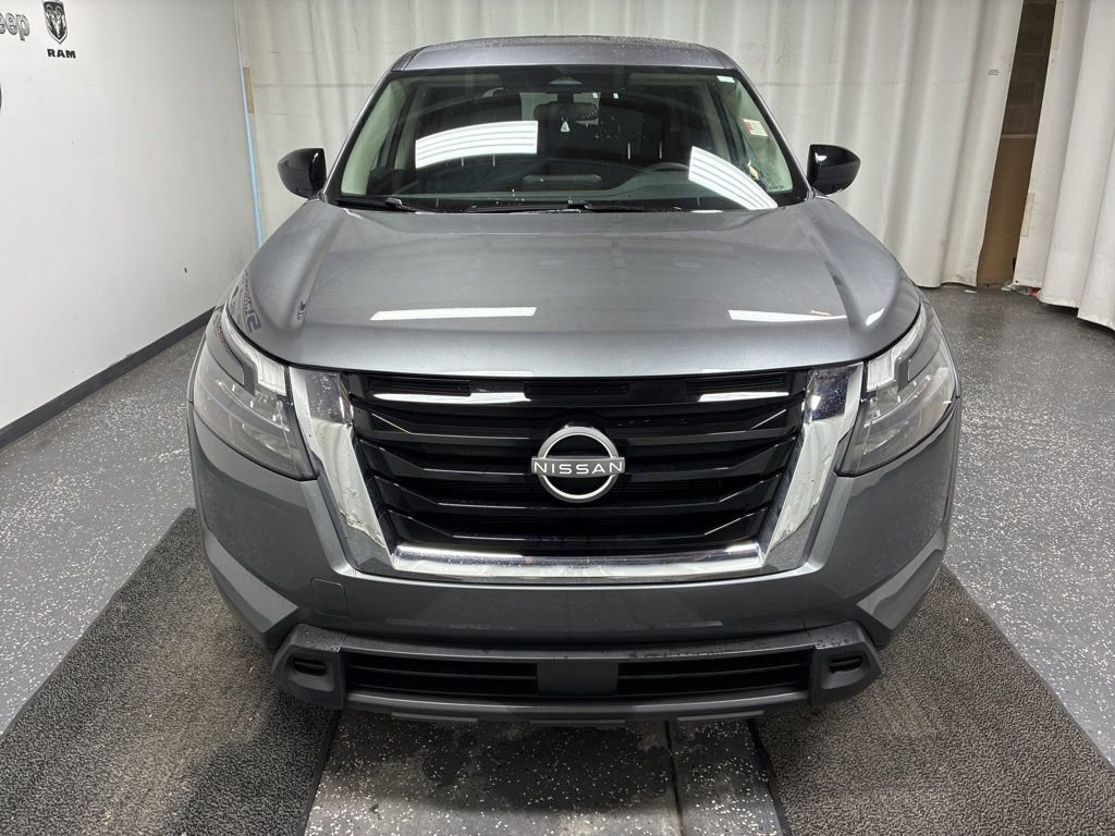 Used 2024 Nissan Pathfinder S video 2