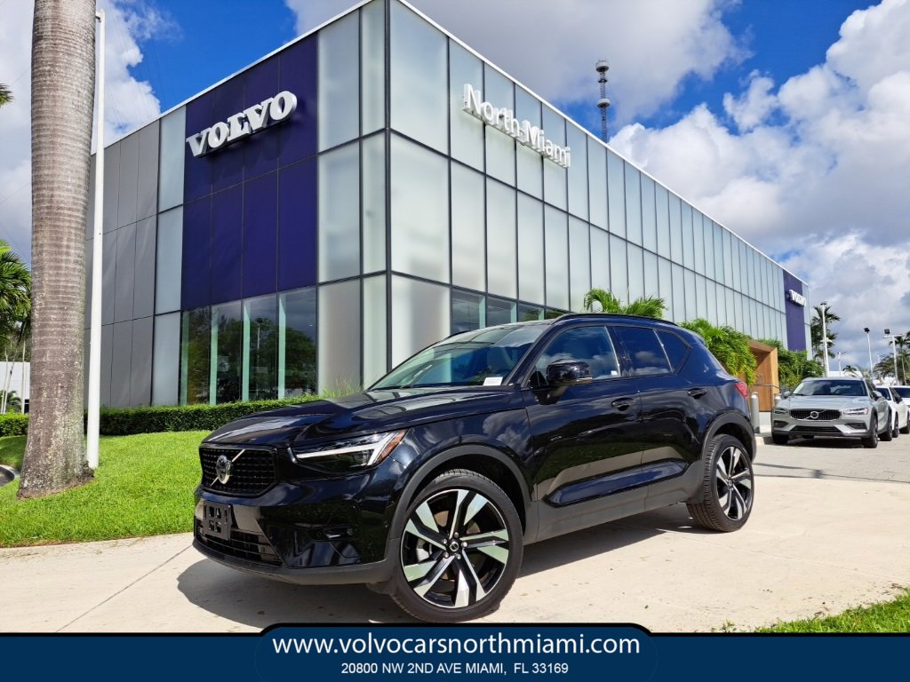 Used 2024 Volvo XC40 B5 Plus w/ Protection Package Premier