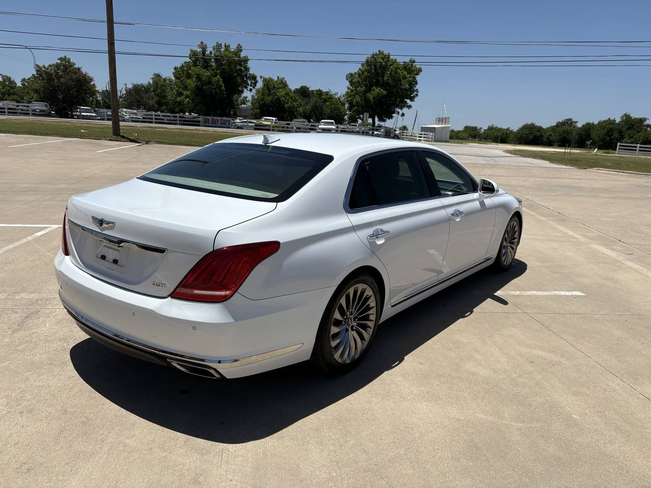 Used 2017 Genesis G90 3.3T Premium RWD image 6