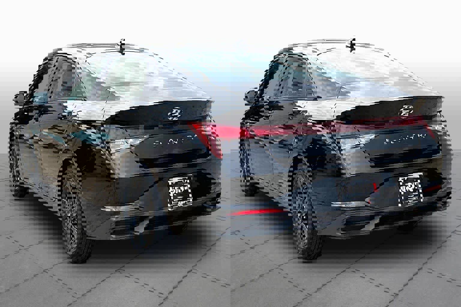 Used 2023 Hyundai Elantra SEL image 11