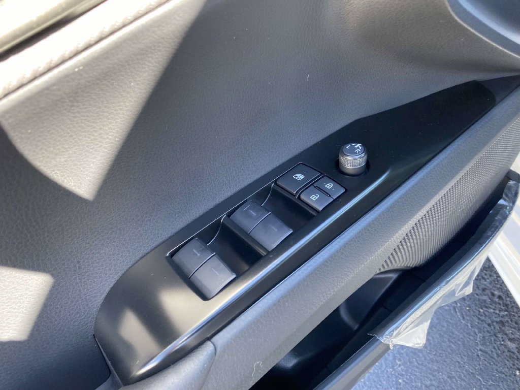 New 2026 Toyota Camry Hybrid FWD image 18