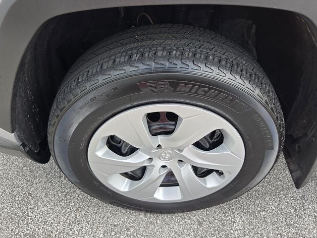 Used 2025 Toyota RAV4 LE FWD image 9
